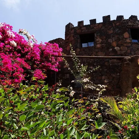 Castillo Lanzarote Bentley - Luxury -sleep In A Volcanic Cave