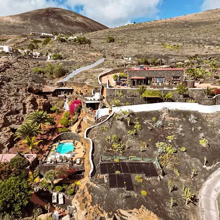 公寓 Castillo Lanzarote Bentley - Luxury -sleep In A Volcanic Cave *