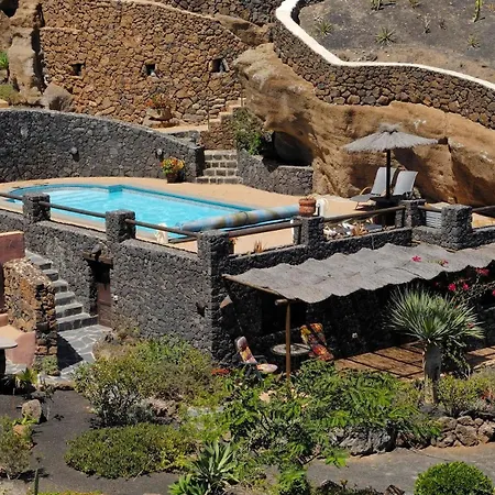 Castillo Lanzarote Bentley - Luxury -sleep In A Volcanic Cave 蒂亚斯